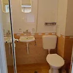 за гости ники ゲストハウス 4*