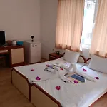 за гости ники